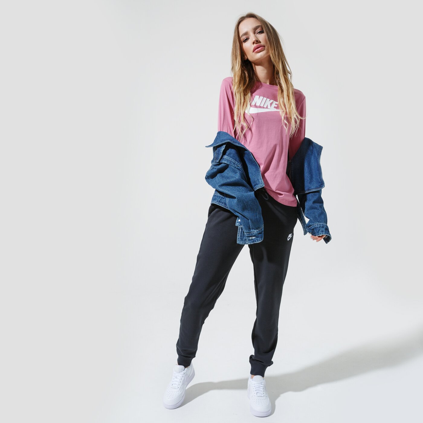 Дамска тениска NIKE ТЕНИСКА SPORTSWEAR bv6171-614 цвят розов