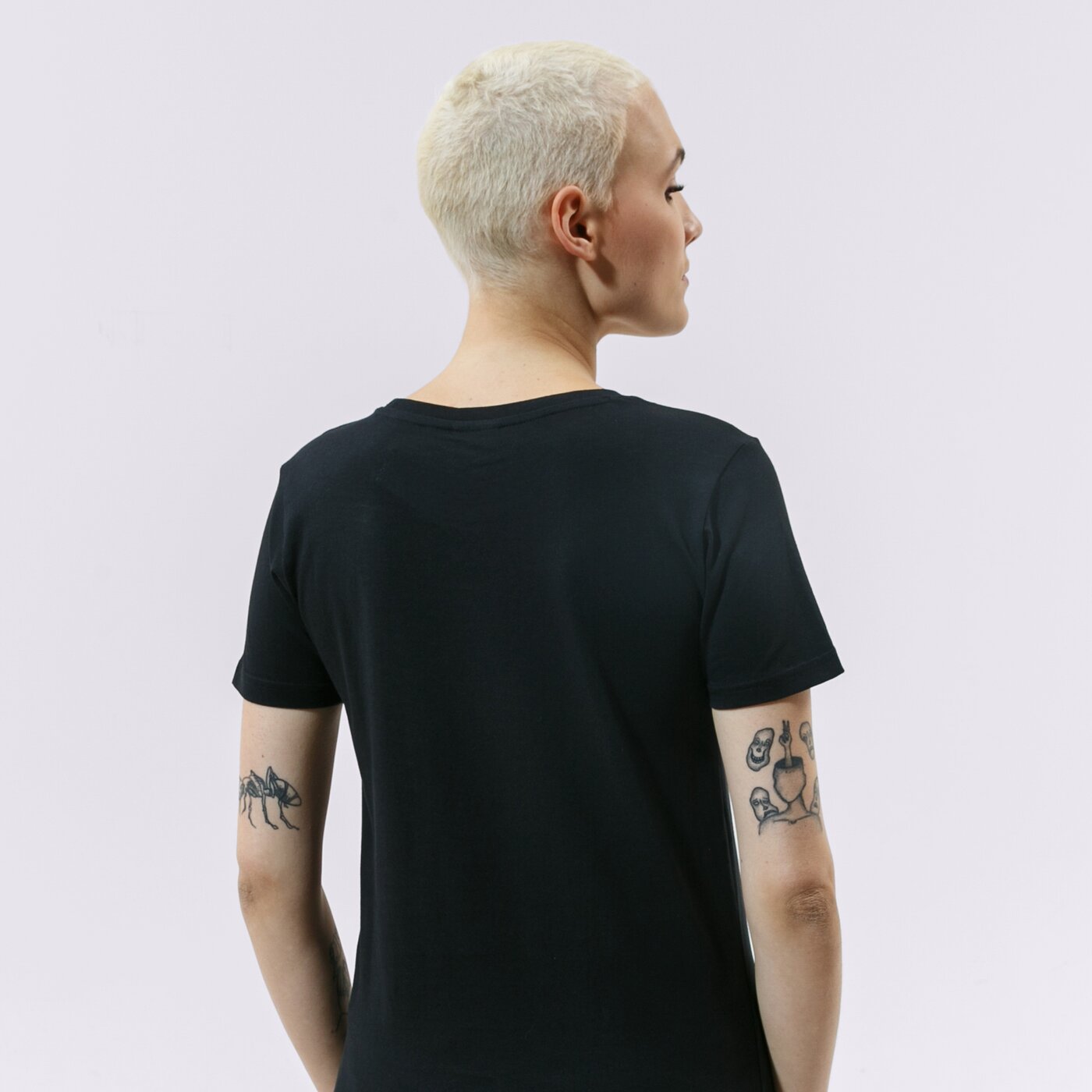 Дамска тениска CHAMPION ТЕНИСКА CREWNECK ТЕНИСКА 114780kk001 цвят черен