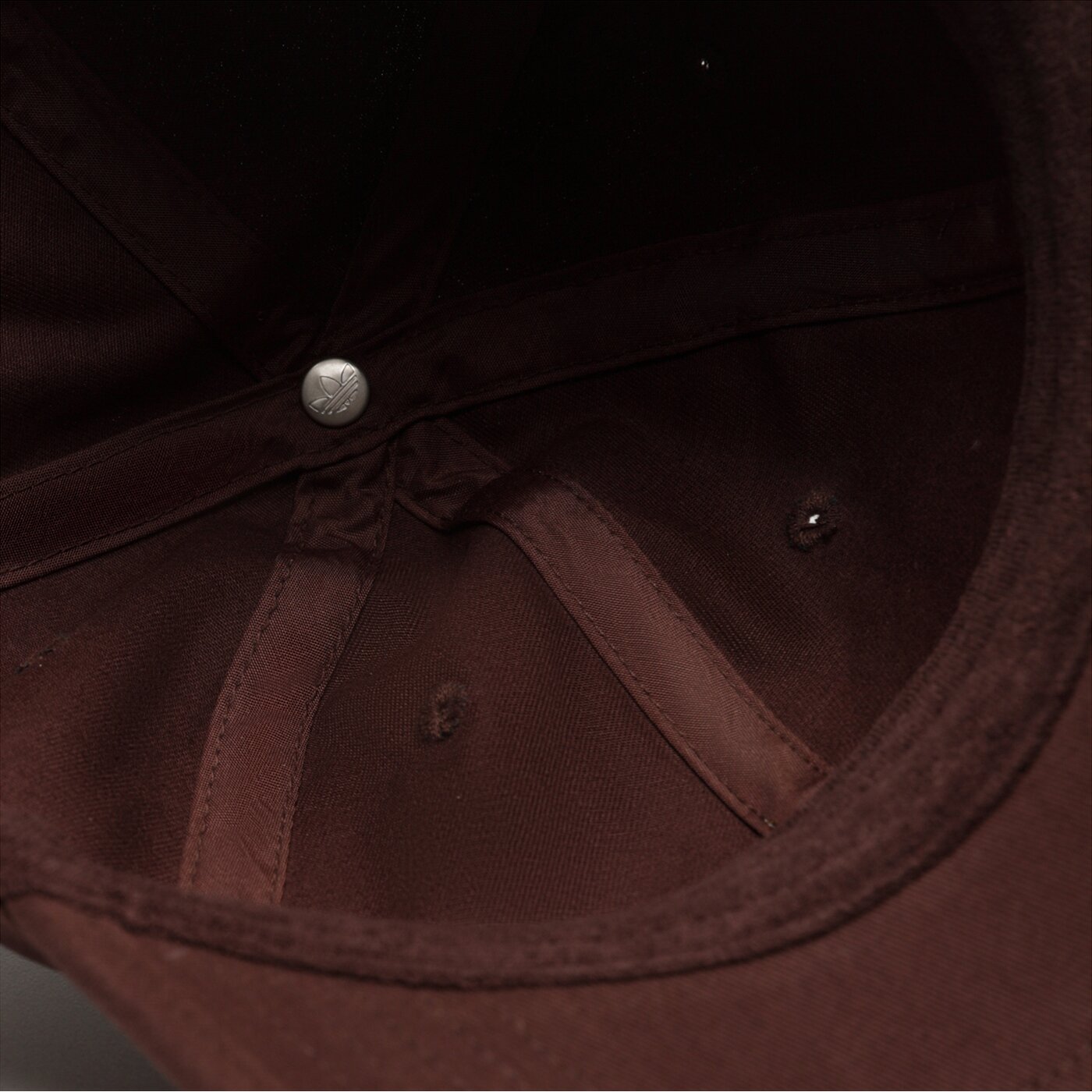 Дамска шапка с козирка ADIDAS-ШАПКА PE DAD il4885 цвят кафяв