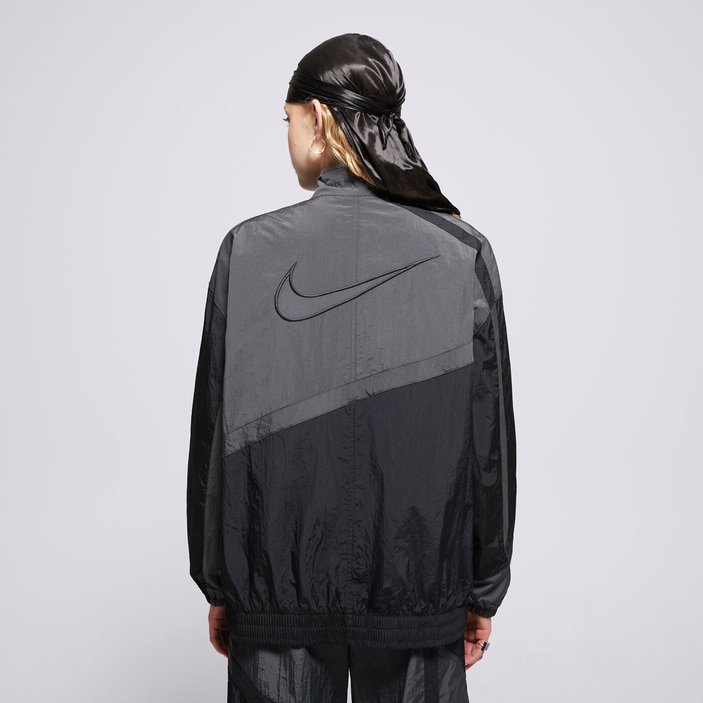 Дамско преходно яке NIKE ЯКЕ W NSW STREET WVN JKT hj0176-060 цвят черен