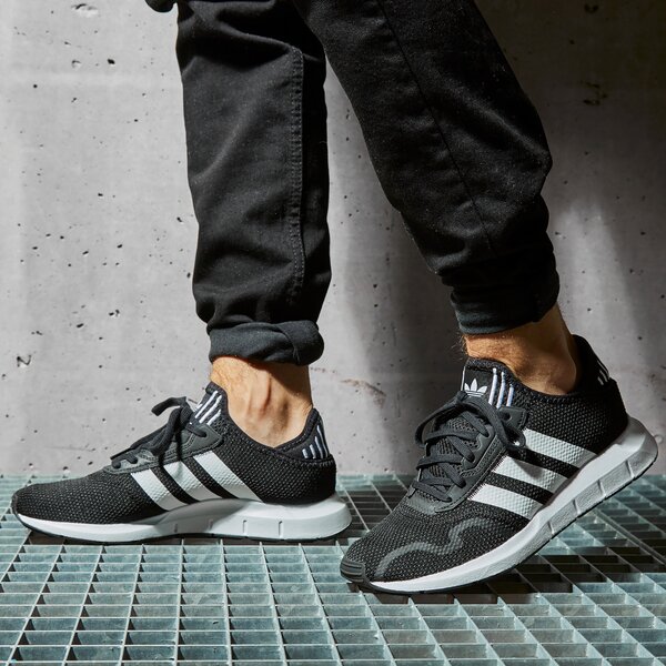 Мъжки маратонки ADIDAS SWIFT RUN X fy2110 цвят черен