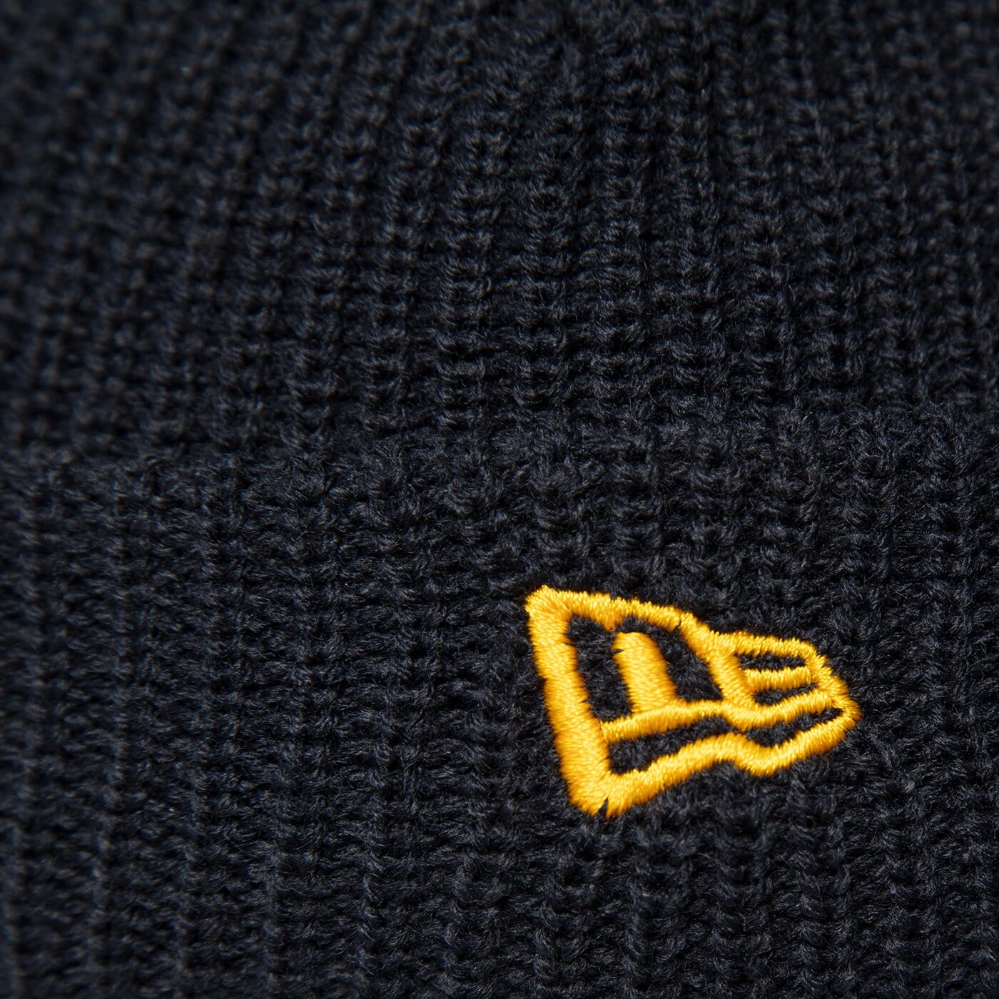 Мъжка зимна шапка NEW ERA ШАПКА NE RIB SHORT BEANIE NE 60292447 цвят тъмносин