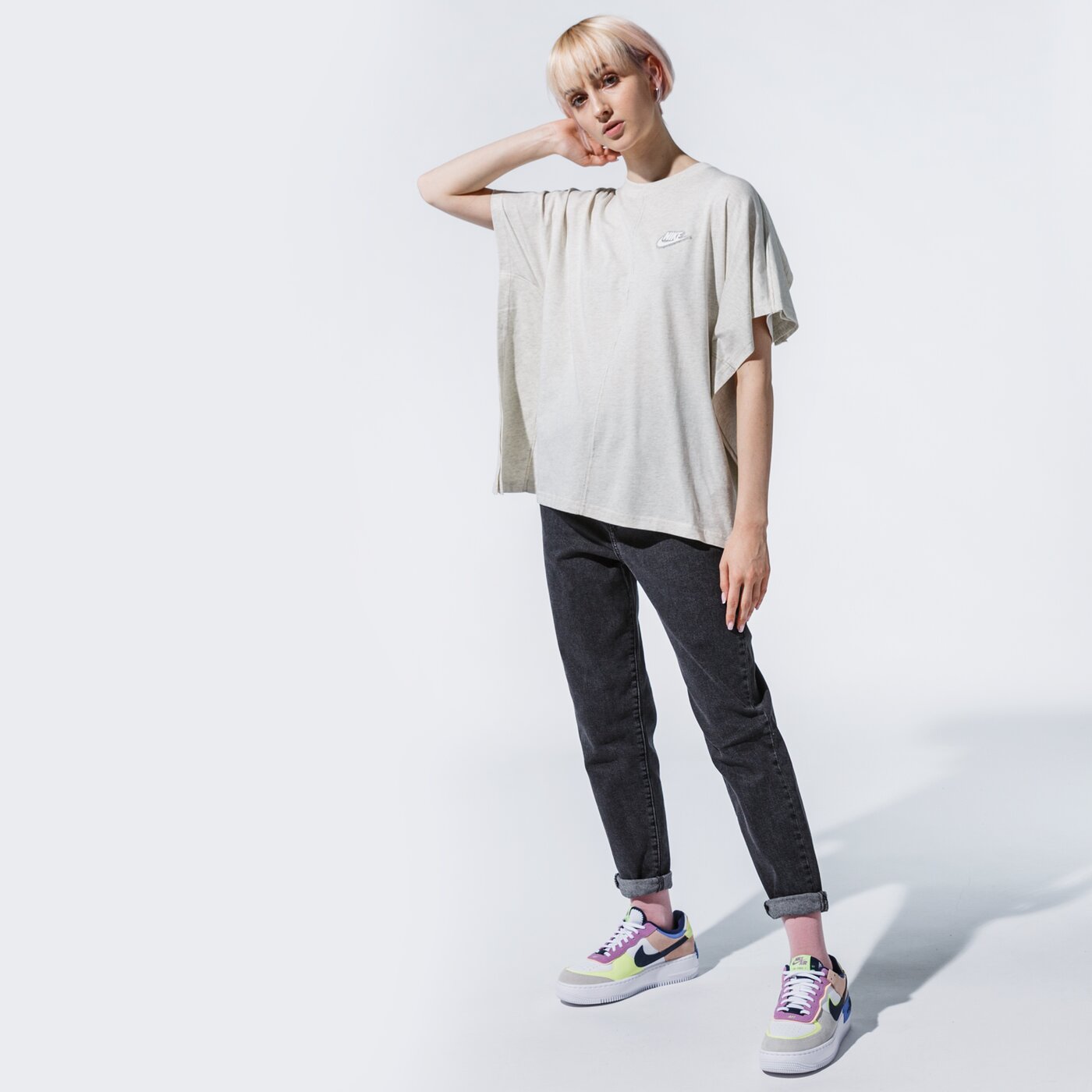 Дамска тениска NIKE ТЕНИСКА SPORTSWEAR cz8355-141 цвят сив