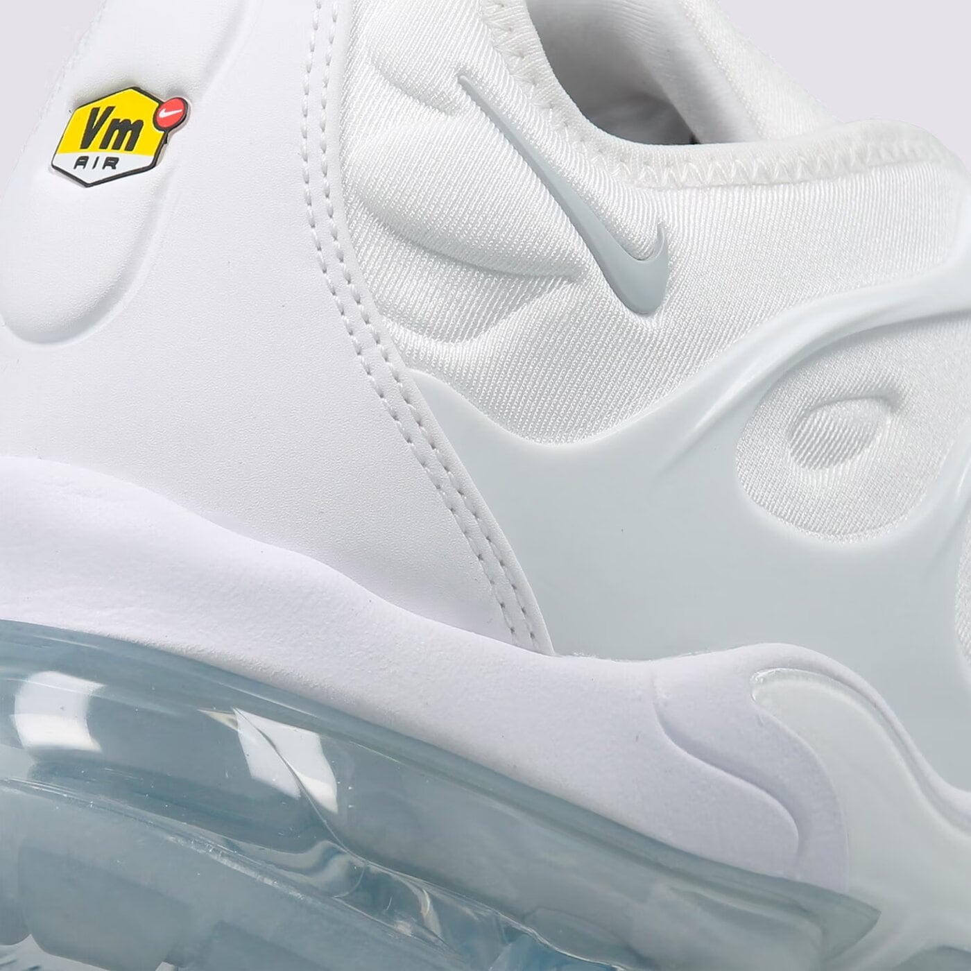 Мъжки маратонки NIKE AIR VAPORMAX PLUS 924453-100 цвят бял