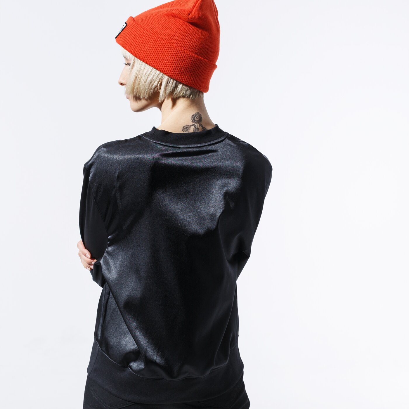 Дамски суичър NIKE СУИТЧЪР W NSW AIR CREW SATIN bv5130-010 цвят черен