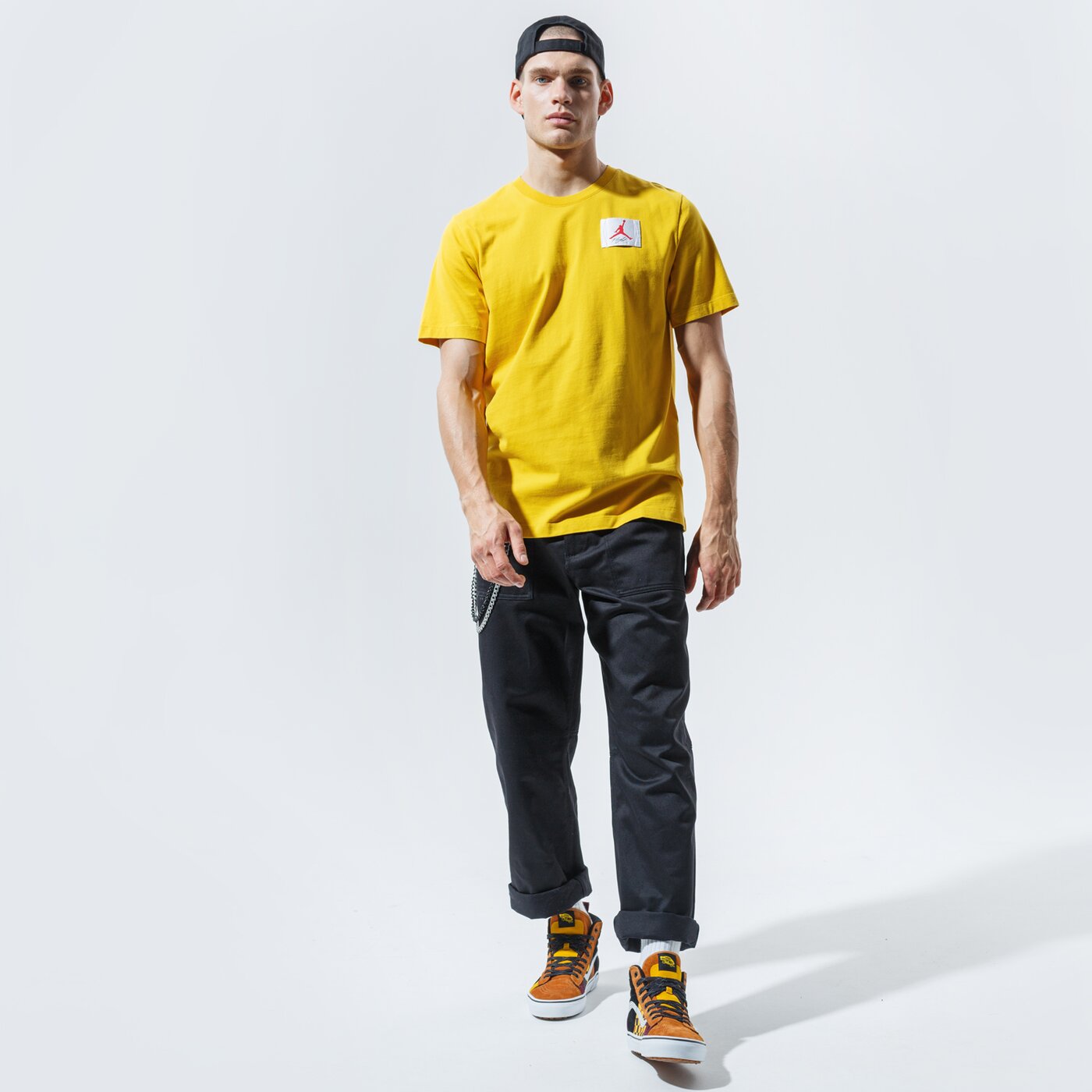 Мъжка тениска JORDAN ТЕНИСКА M J FLIGHT ESSENTIALS SS CREW cz5059-711 цвят жълт