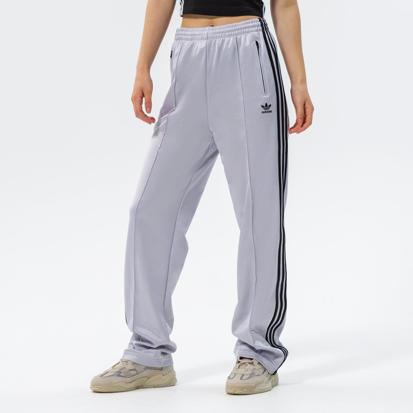 Дамски панталони ADIDAS ПАНТАЛОНИ PANTS hf7529 цвят сребърен
