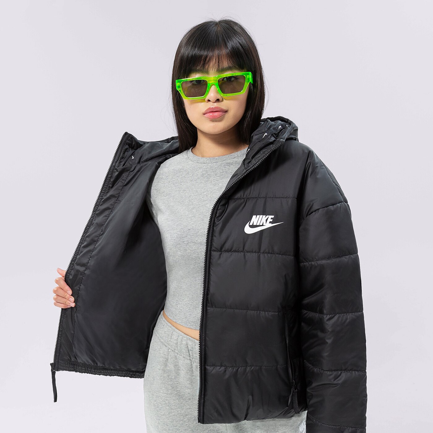Дамско зимно яке NIKE SWOOSH PADDED JACKET  dx1797-010 цвят черен