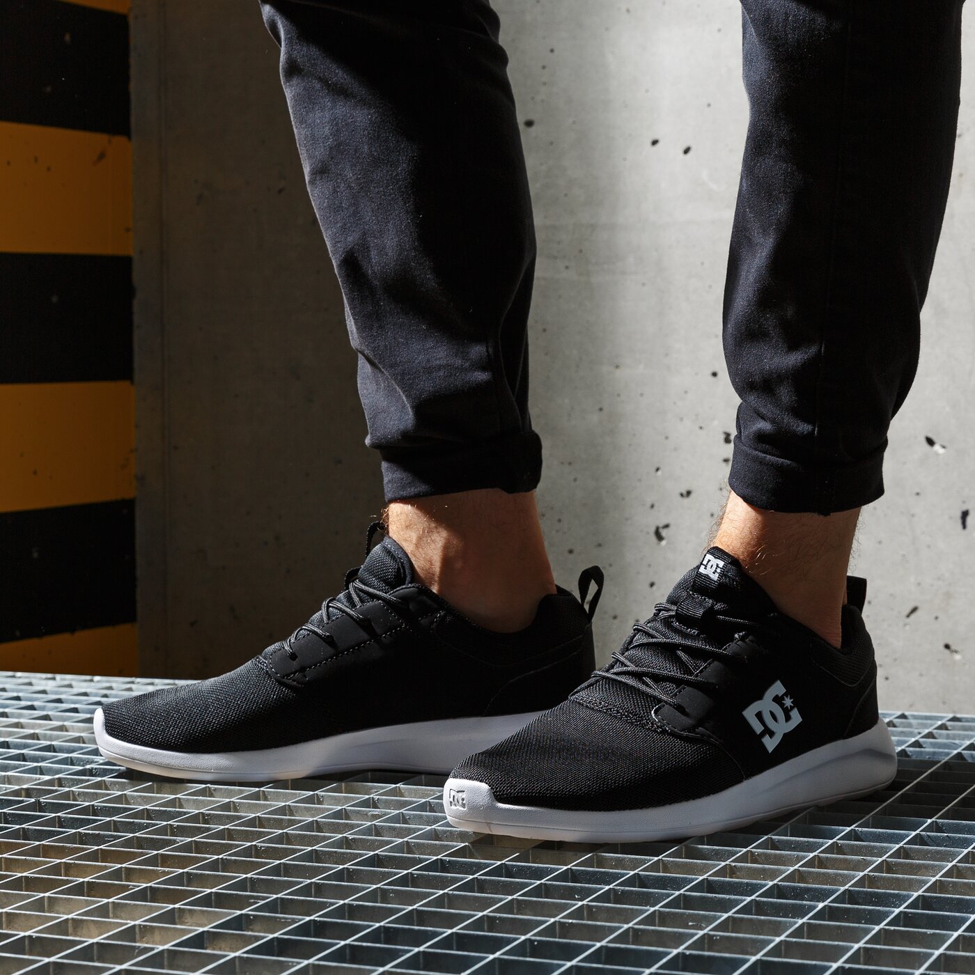 Мъжки маратонки DC MIDWAY SN adys700096001 цвят черен