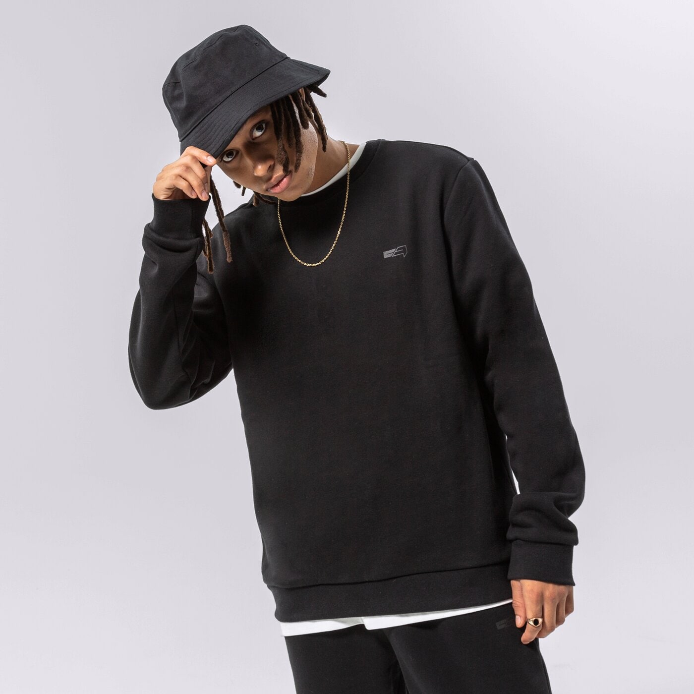 Мъжки суичър CONFRONT СУИТЧЪР CONFRONT CREW MINI LOGO cf322blm92001 цвят черен