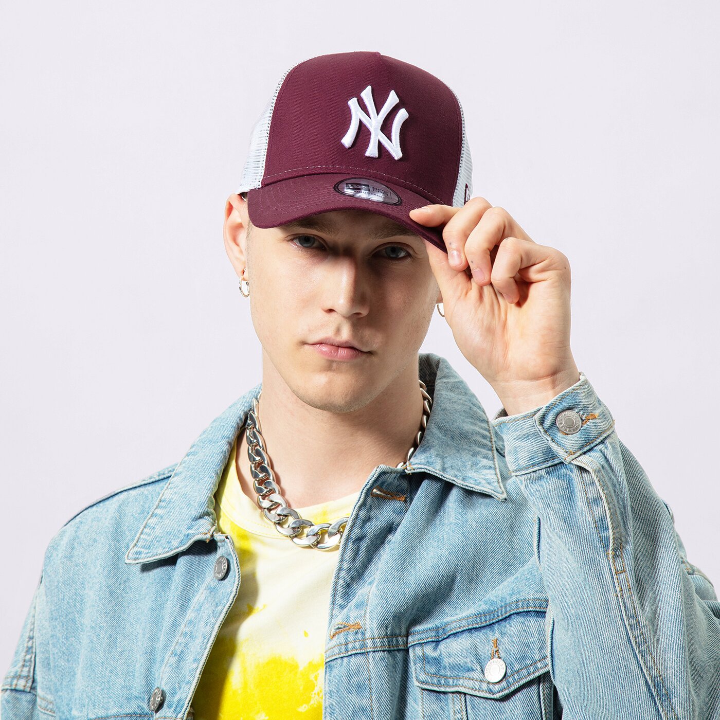 Мъжка шапка с козирка NEW ERA ШАПКА LEAGUE ESS 9FORTY TRUCKER NYY MRN NEW YORK YAN 12523895 цвят бордо