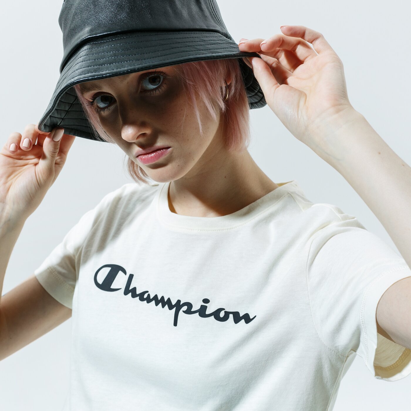 Дамска тениска CHAMPION ТЕНИСКА CREWNECK ТЕНИСКА 113223ww005 цвят бежов