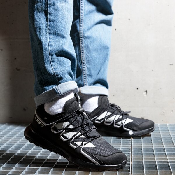 Мъжки туристически обувки ADIDAS TERREX VOYAGER 21 fz2225 цвят черен