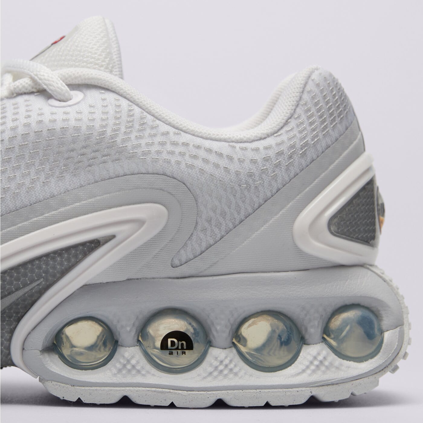 Дамски маратонки NIKE W AIR MAX DN  fj3145-100 цвят бял