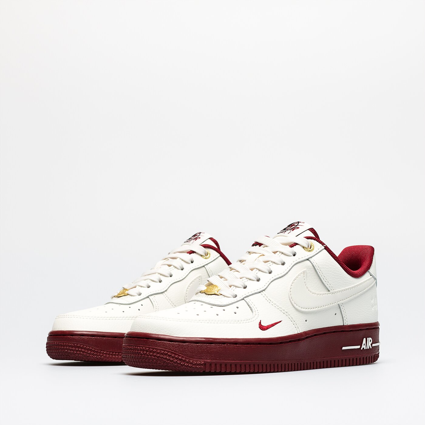 Дамски маратонки NIKE AIR FORCE 1 '07 SE dq7582100 цвят бял