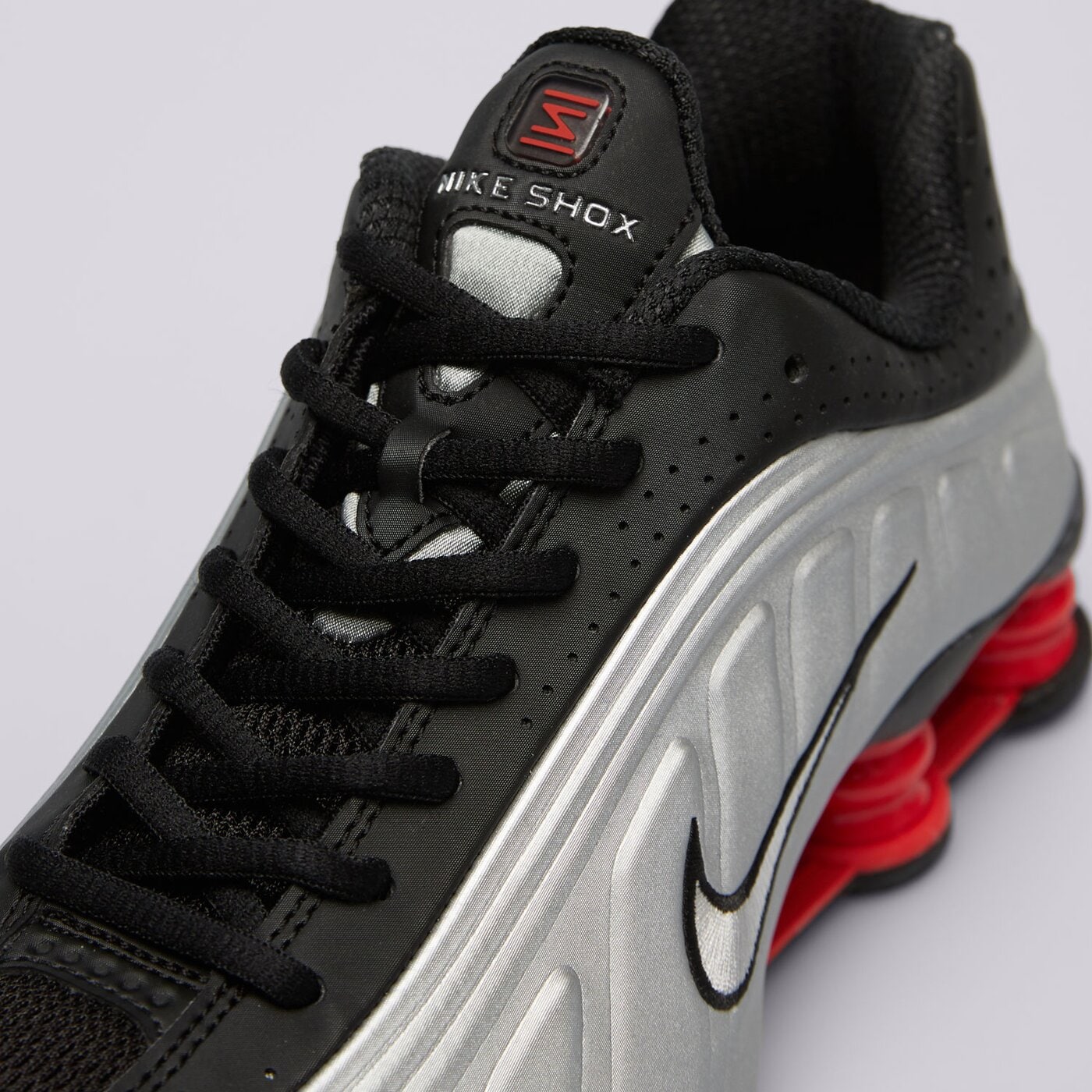 Дамски маратонки NIKE W SHOX R4 ar3565-011 цвят черен