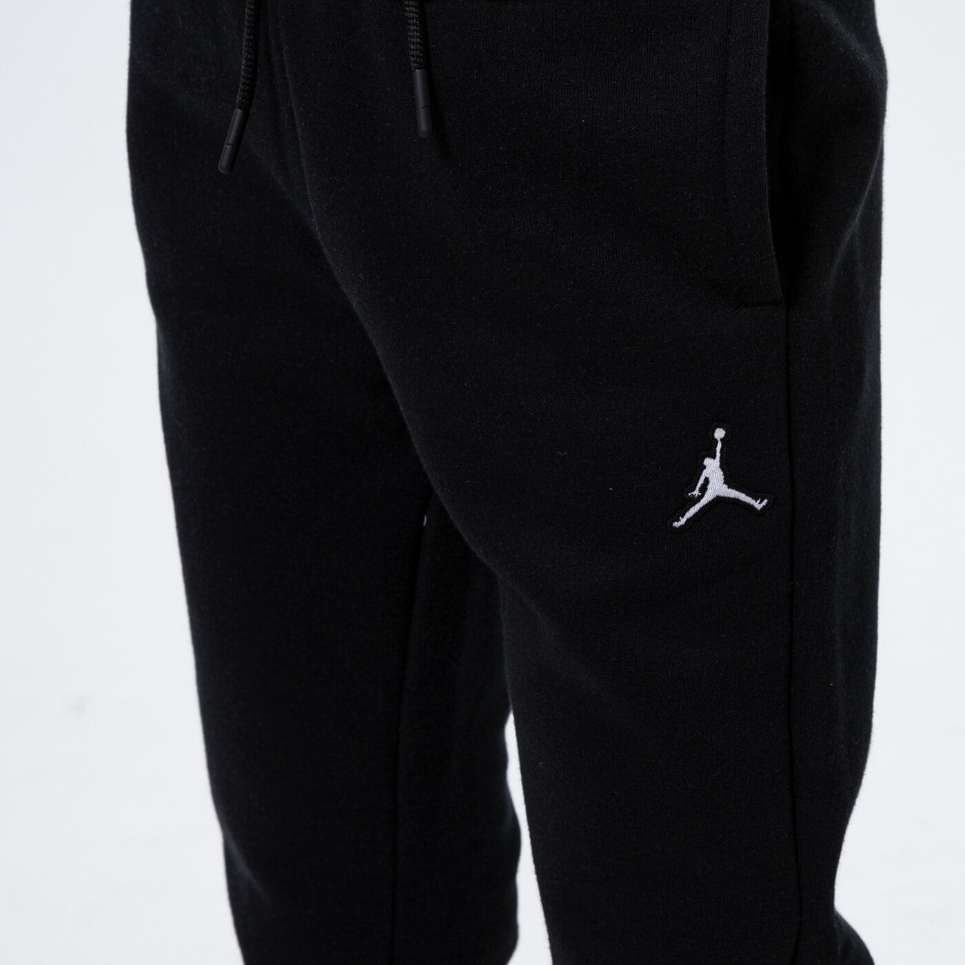 Детски панталони JORDAN ПАНТАЛОНИ ESSENTIALS PANT BOY 95a716-023 цвят черен