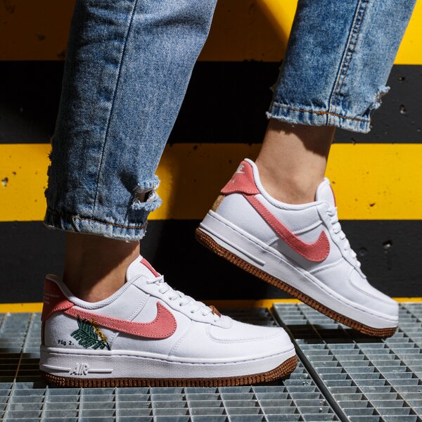 Дамски маратонки NIKE WMNS AIR FORCE 1 '07 SE cz0269-101 цвят бял