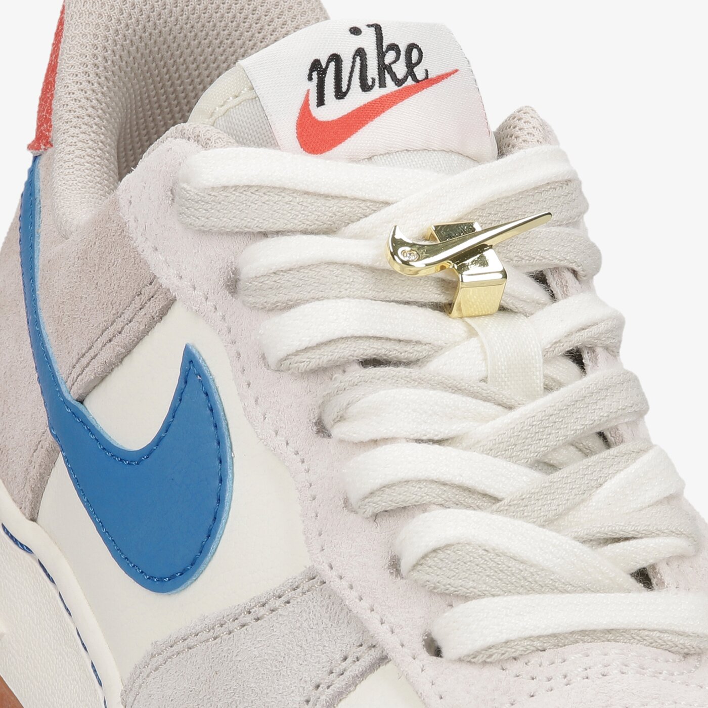 Дамски маратонки NIKE AIR FORCE 1 '07 SE da8302-100 цвят бежов