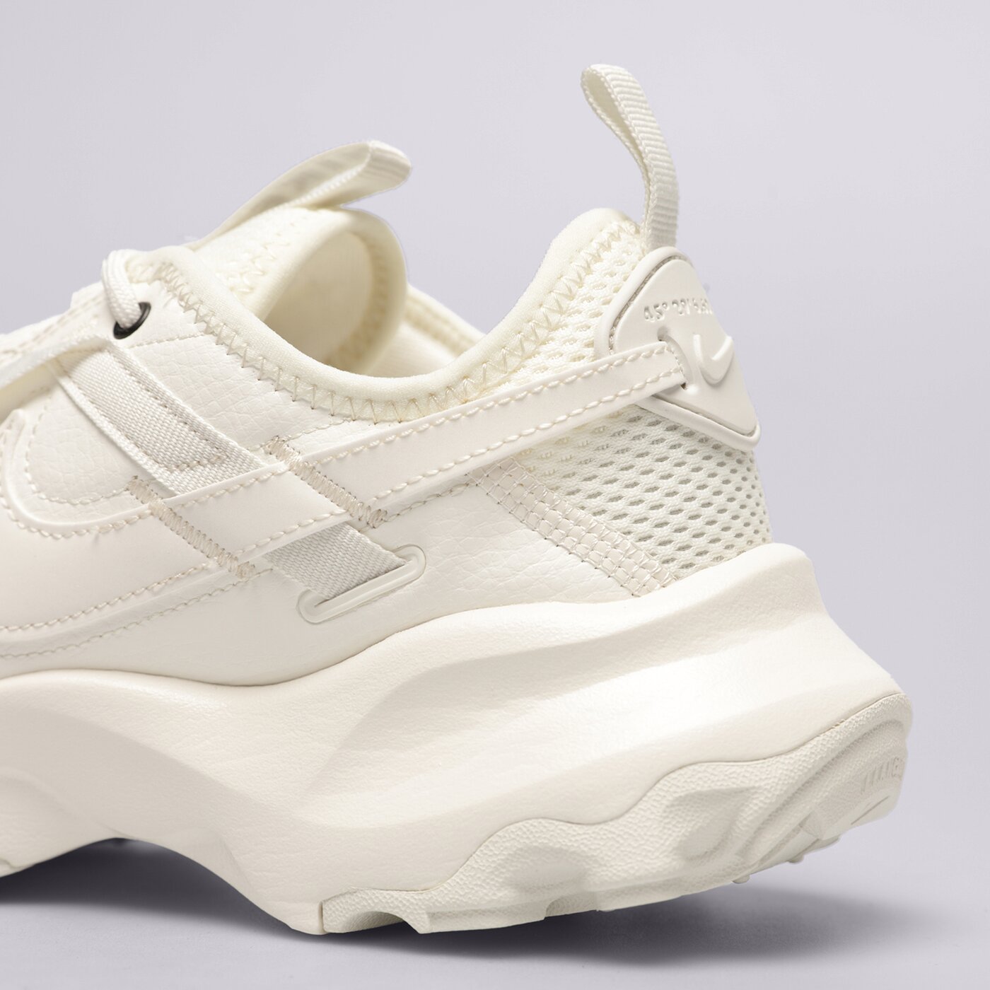 Дамски маратонки NIKE TC 7900 dd9682-100 цвят кремав