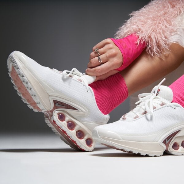 Дамски маратонки NIKE W AIR MAX DN TECH ih0284-100 цвят бежов