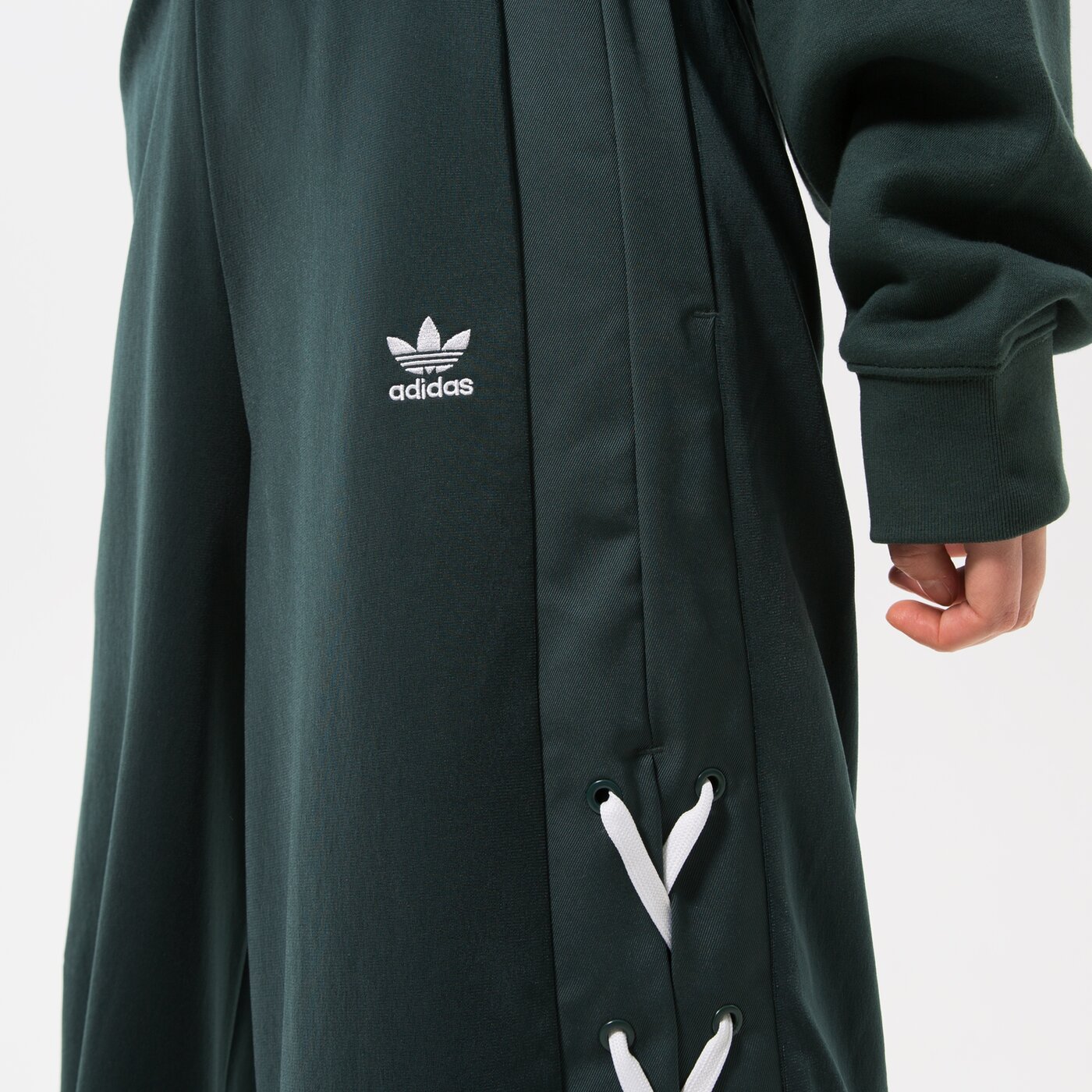 Дамски панталони ADIDAS ПАНТАЛОНИ WIDE LEG PANT hk5086 цвят зелен