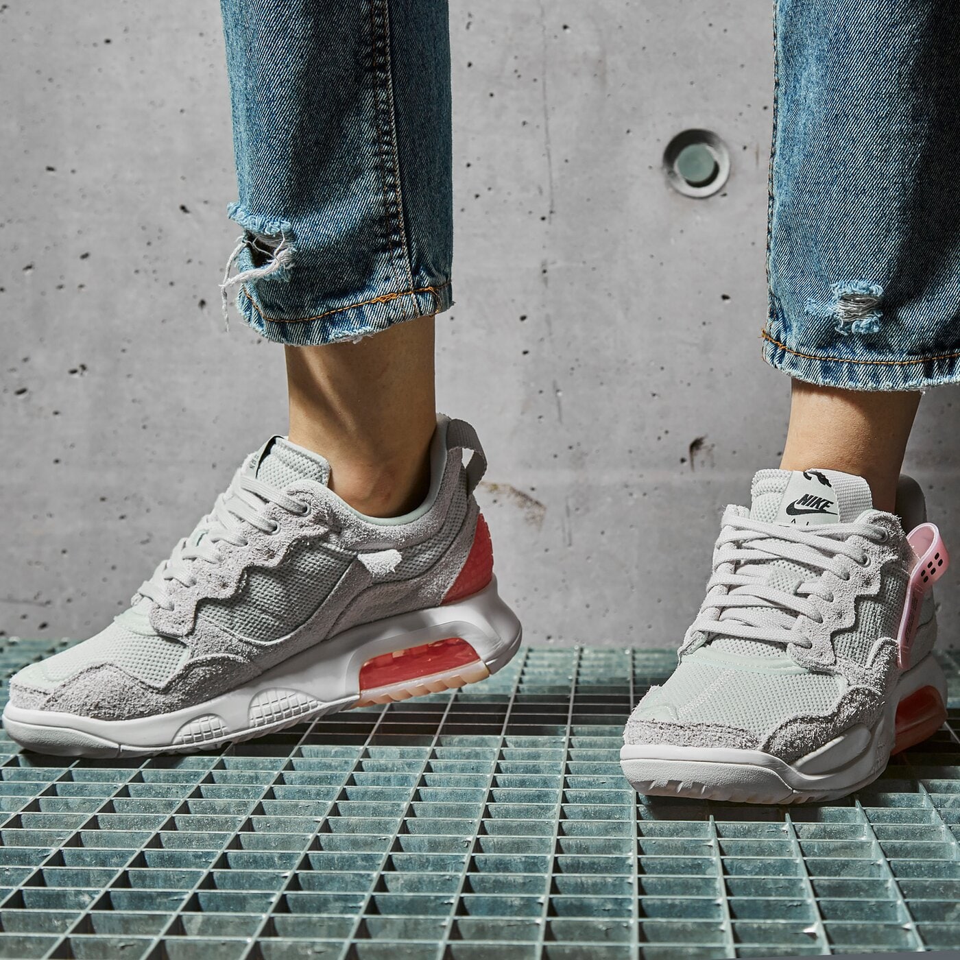 Дамски маратонки JORDAN MA2 cw5992-003 цвят сив