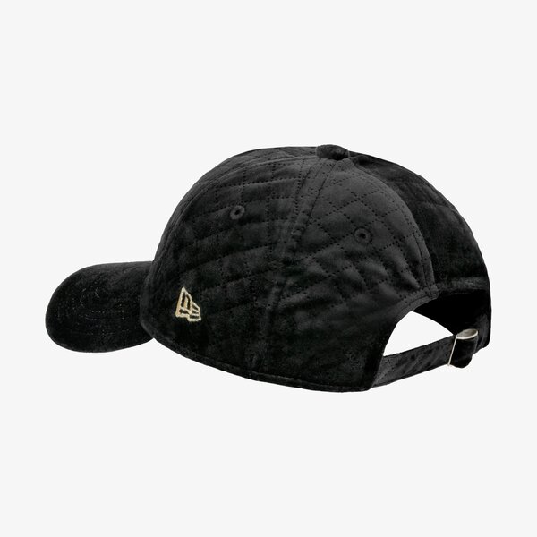 Дамска зимна шапка NEW ERA ЗИМНА ШАПКА WINTER PACK 9FORTY WMNS NEYYAN BLKGLD 11794533 цвят черен