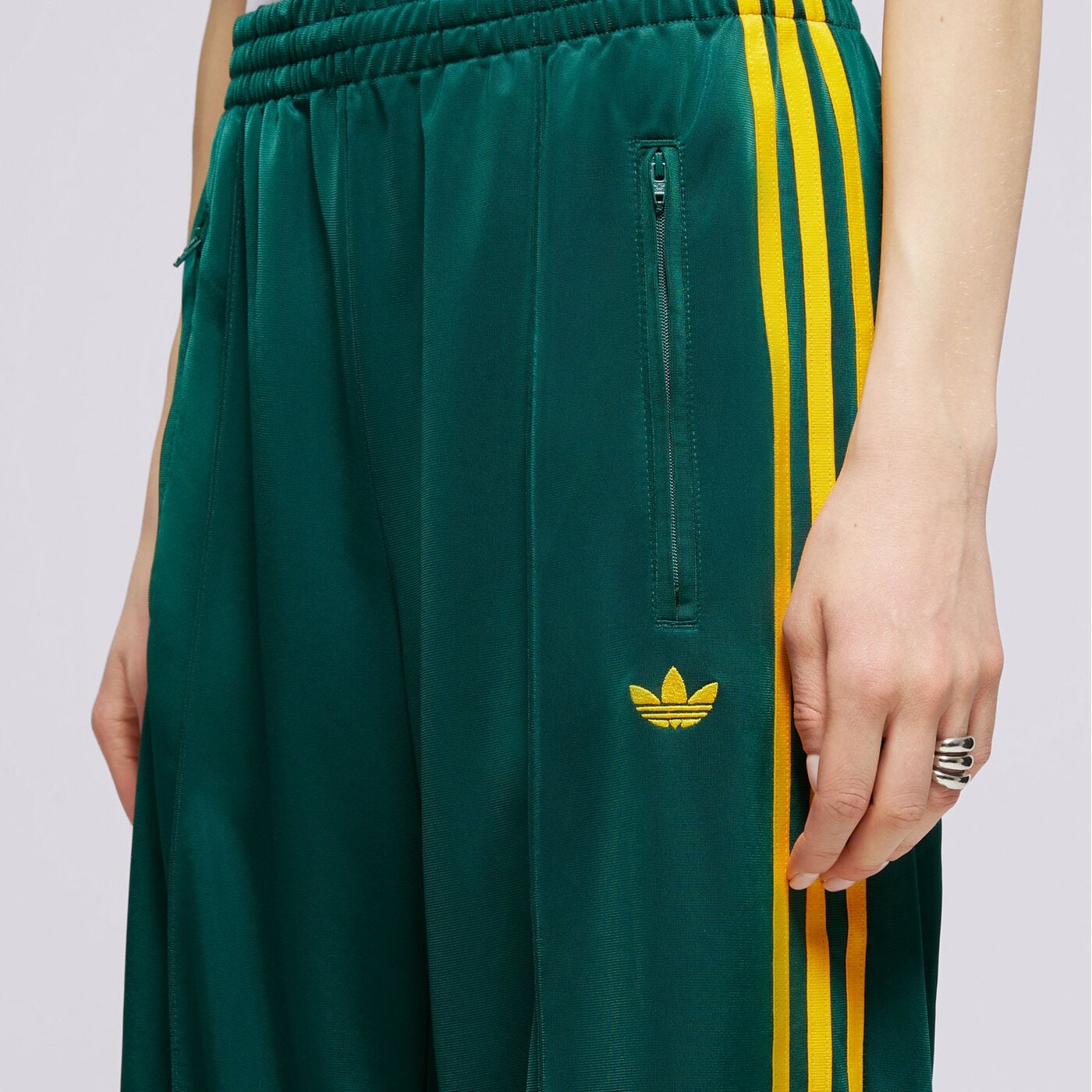 Дамски панталони ADIDAS ПАНТАЛОНИ FBIRD LOOSE TP jp2314 цвят зелен