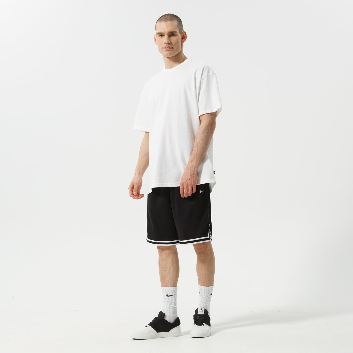 Мъжка тениска NIKE ТЕНИСКА M NSW PREM ESSNTL SUST TEE do7392-100 цвят бял