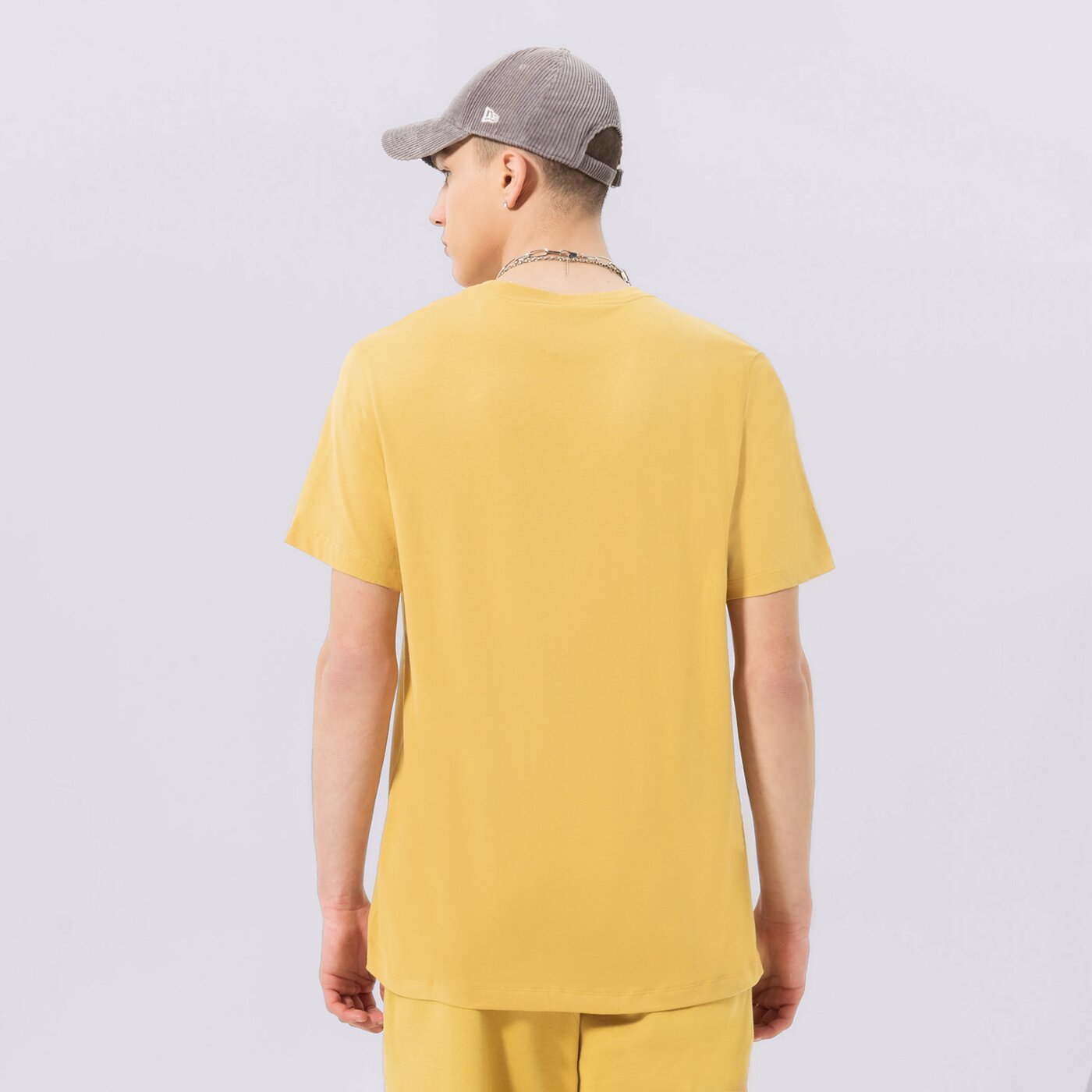 Мъжка тениска NIKE ТЕНИСКА SPORTSWEAR CLUB ar4997-725 цвят горчица