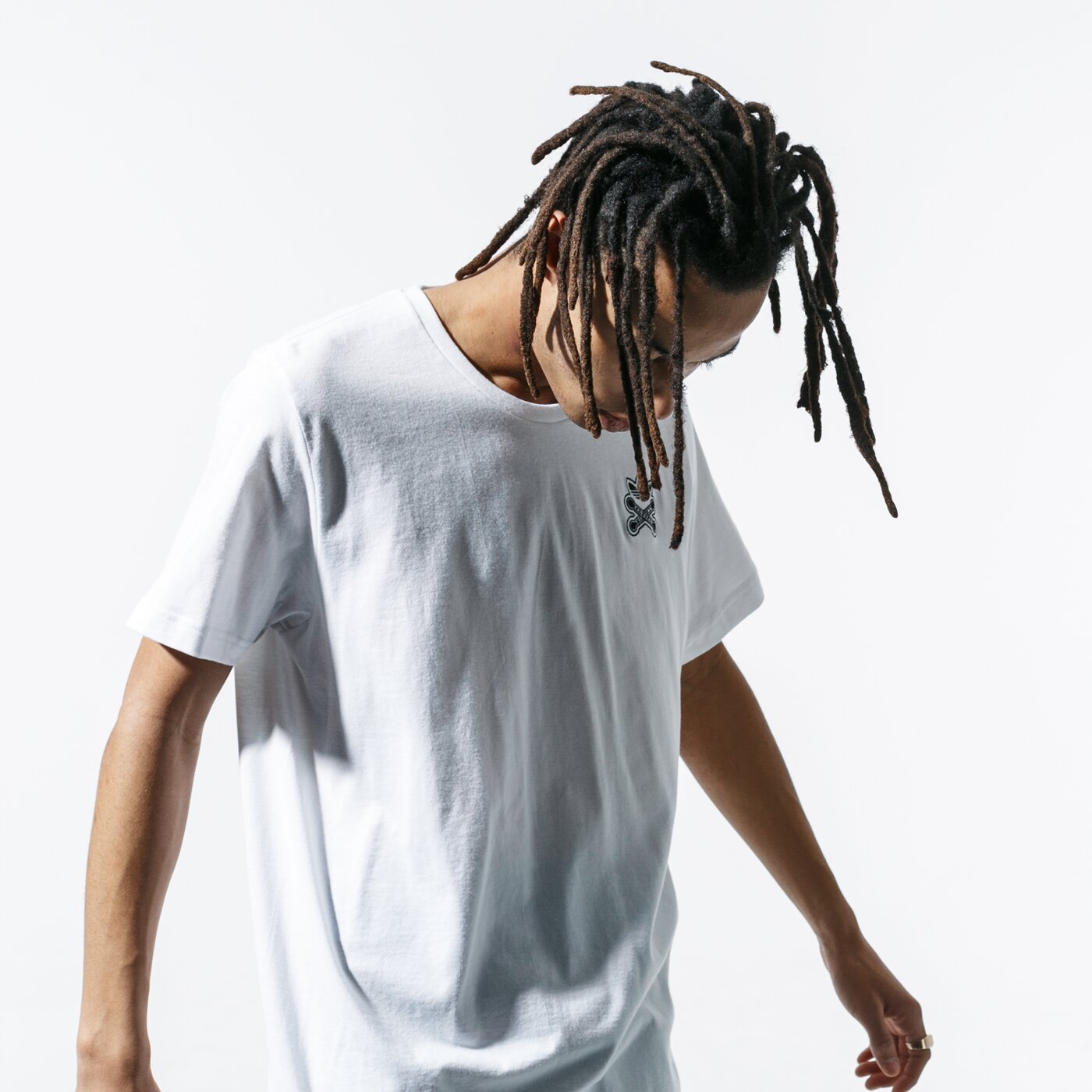 Мъжка тениска ADIDAS ТЕНИСКА TORSION MINI EMB TEE gj9580 цвят бял