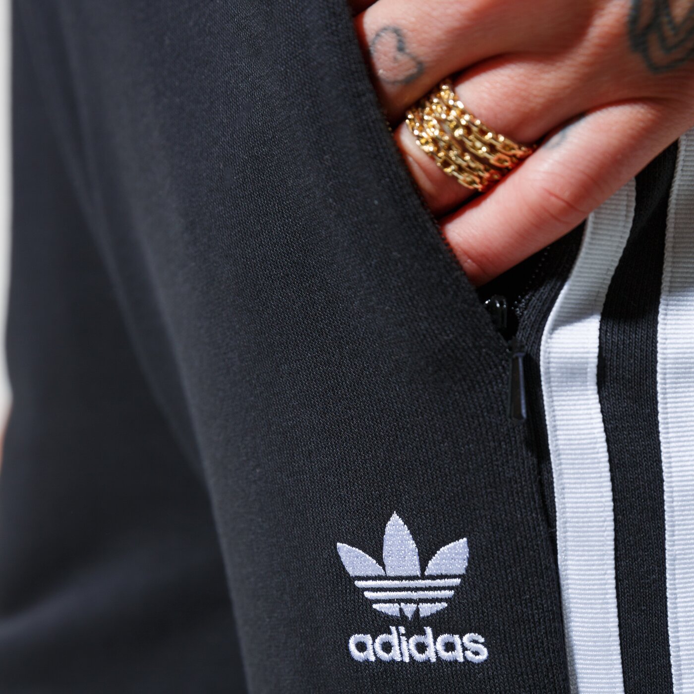 Дамски панталони ADIDAS ПАНТАЛОНИ SLIM gd2255 цвят черен