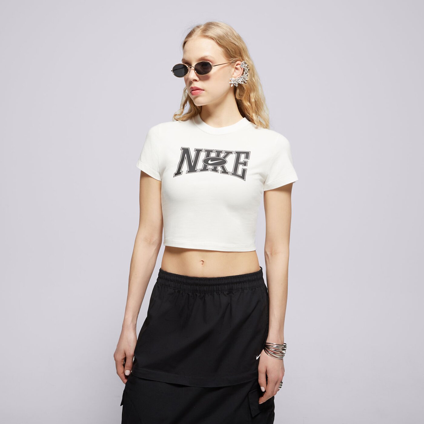 Дамска тениска NIKE ТЕНИСКА W NSW SLIM CROP TEE STREET hq1709-133 цвят кремав