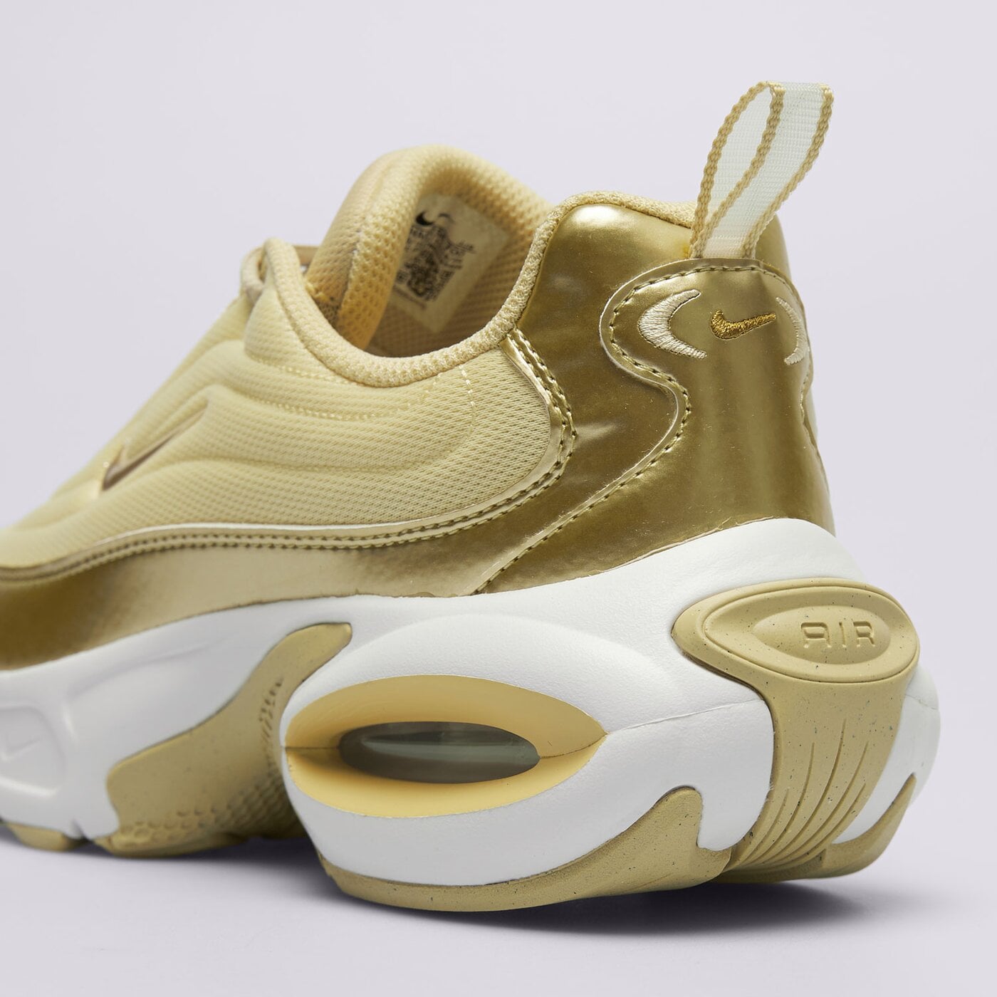 Дамски маратонки NIKE W AIR MAX PORTAL SE hm0256-700 цвят златен