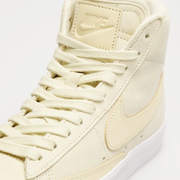 Дамски маратонки NIKE BLAZER MID '77 LX dq7572-700 цвят жълт