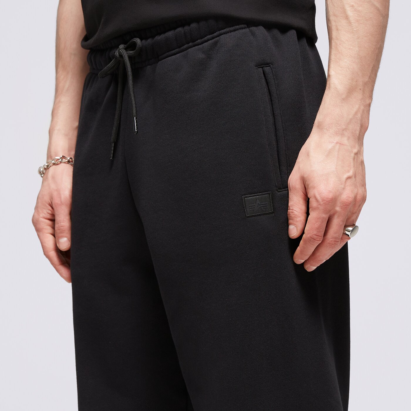 Мъжки панталони ALPHA INDUSTRIES ПАНТАЛОНИ ALPHA ESSENTIALS RL JOGGER 14636403 цвят черен