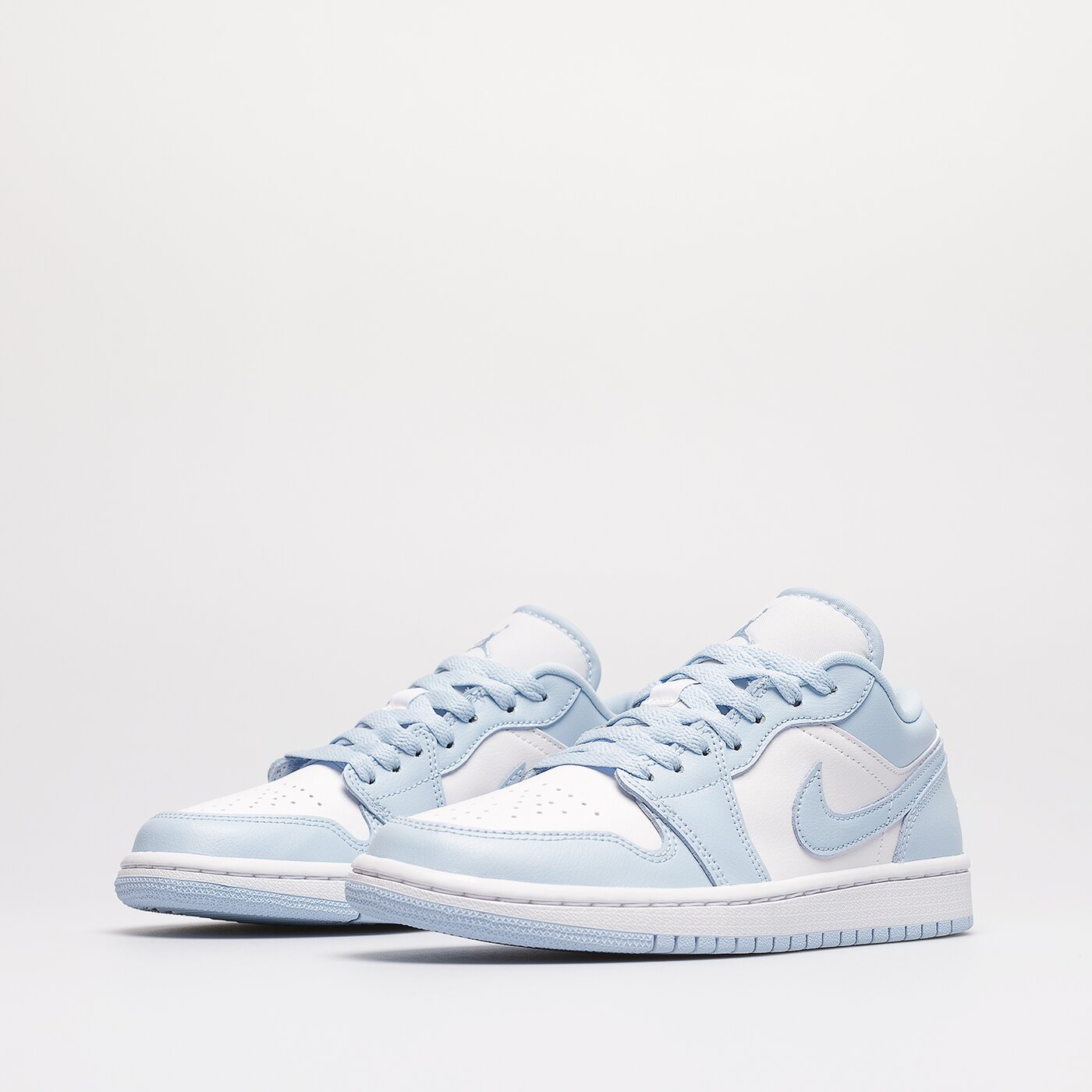 Дамски маратонки WMNS AIR JORDAN 1 LOW  dc0774-141 цвят бял