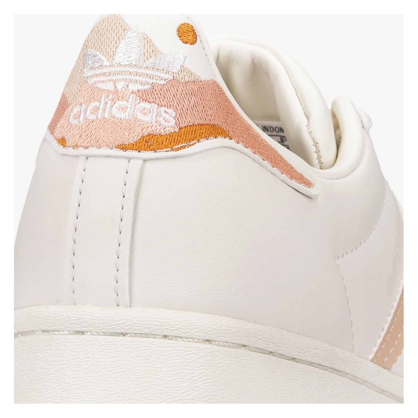 Дамски маратонки ADIDAS SUPERSTAR W  gv8344 цвят бял