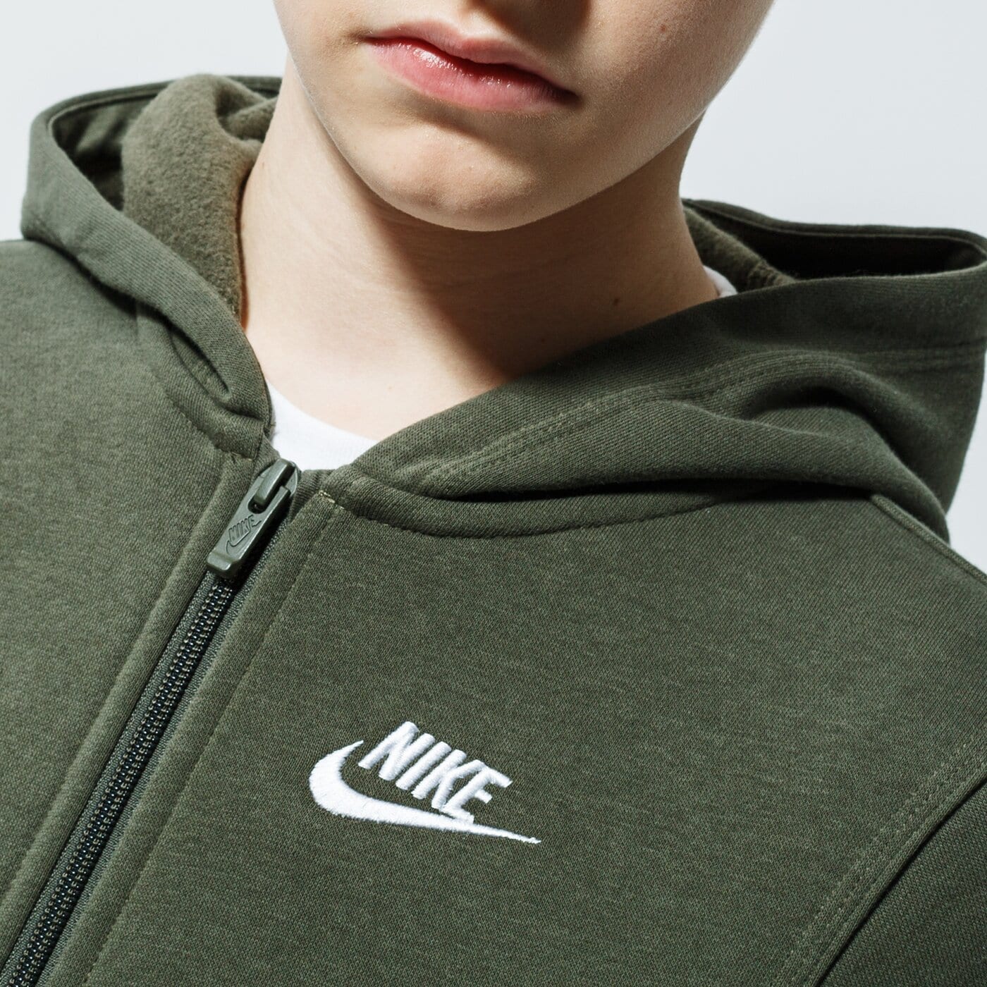 Детски суичър NIKE СУИТЧЪР СЪС ЗАКОПЧАВАНЕ С КАЧУЛКА SPORTSWEAR bv3699-325 цвят каки