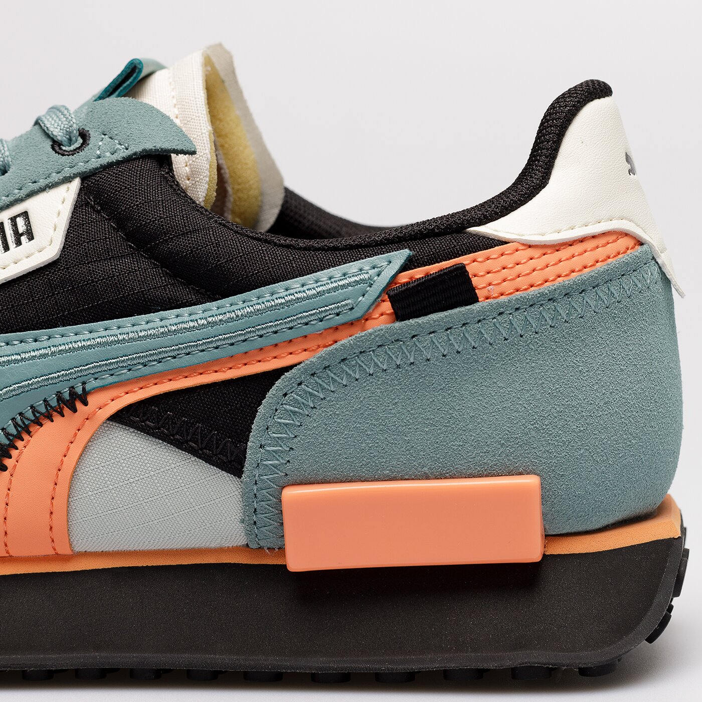 Мъжки маратонки PUMA FUTURE RIDER DISPLACED 38314804 цвят зелен