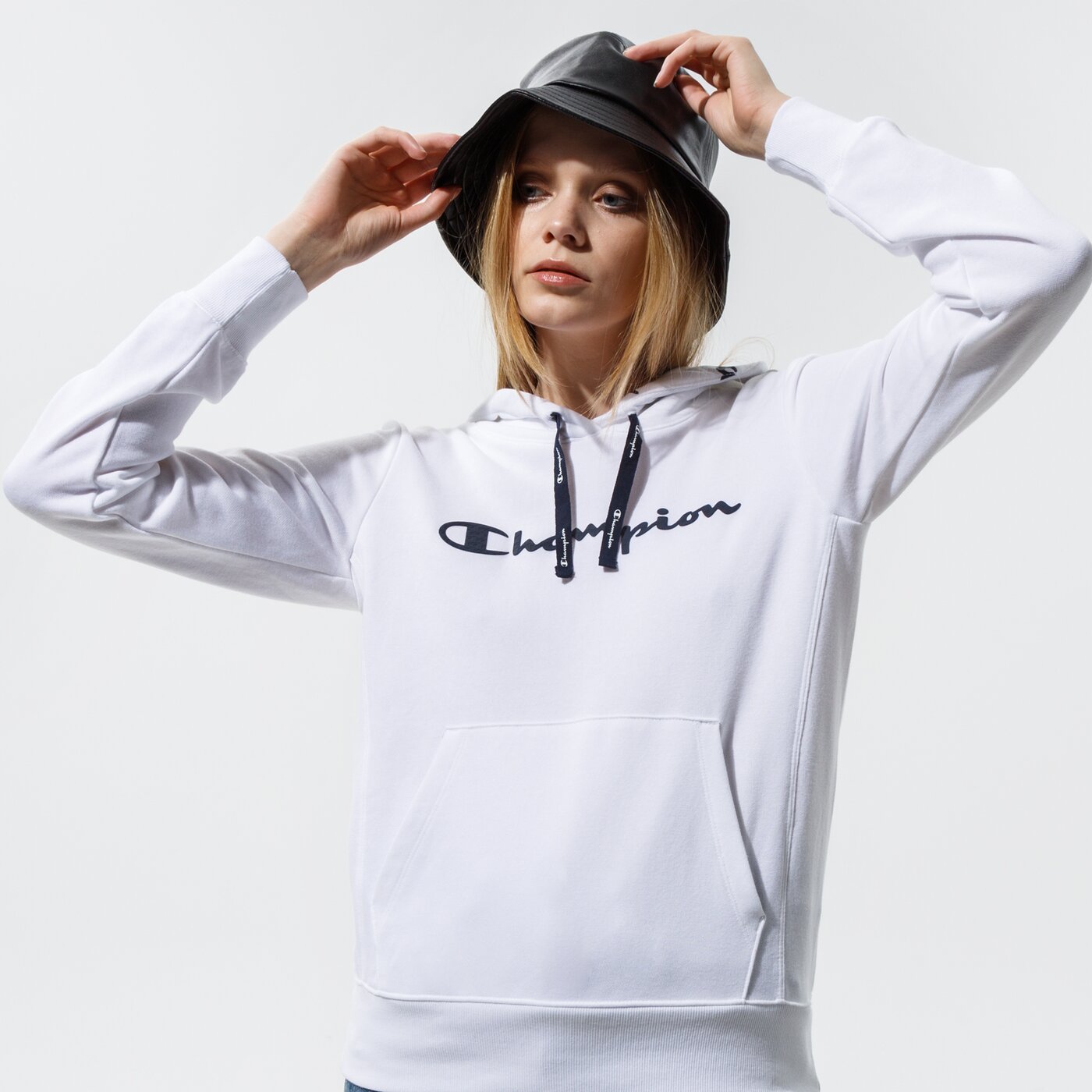 Дамски суичър CHAMPION СУИТЧЪР С КАЧУЛКА HOODED SWEATSHIRT 112580ww001 цвят бял