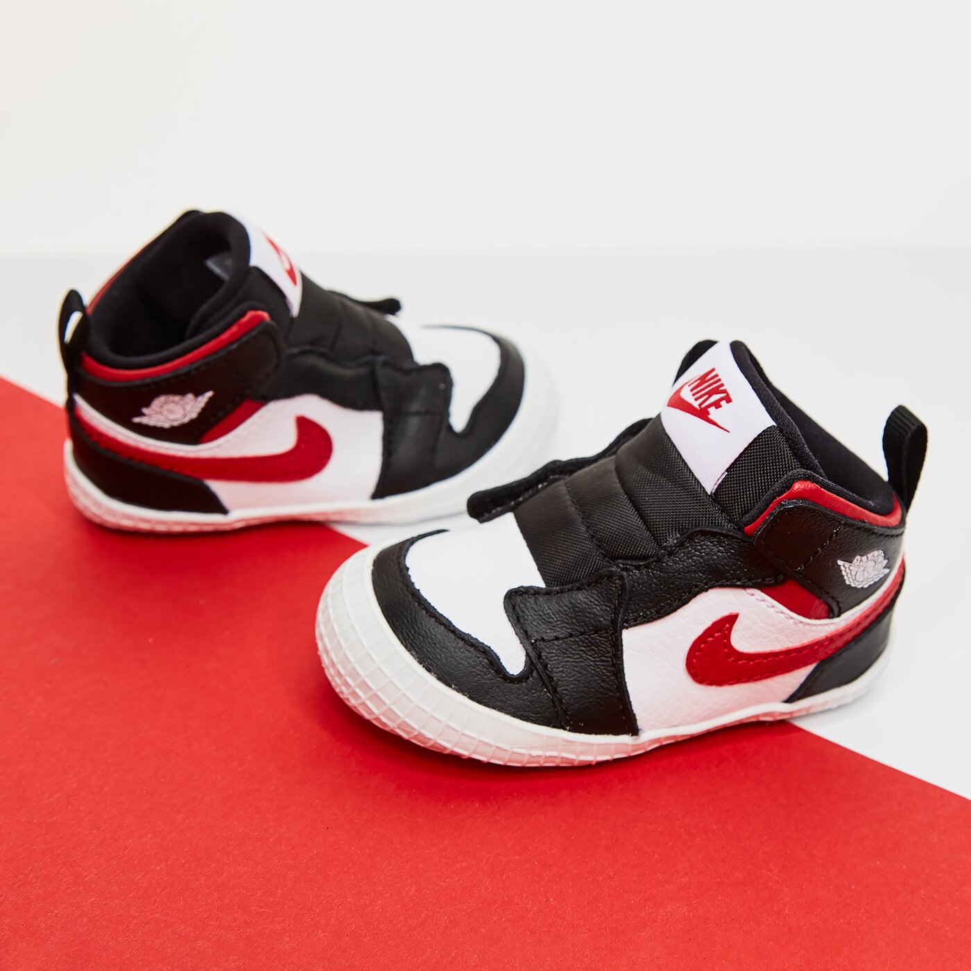 Детски маратонки JORDAN 1 CRIB  at3745-061 цвят черен