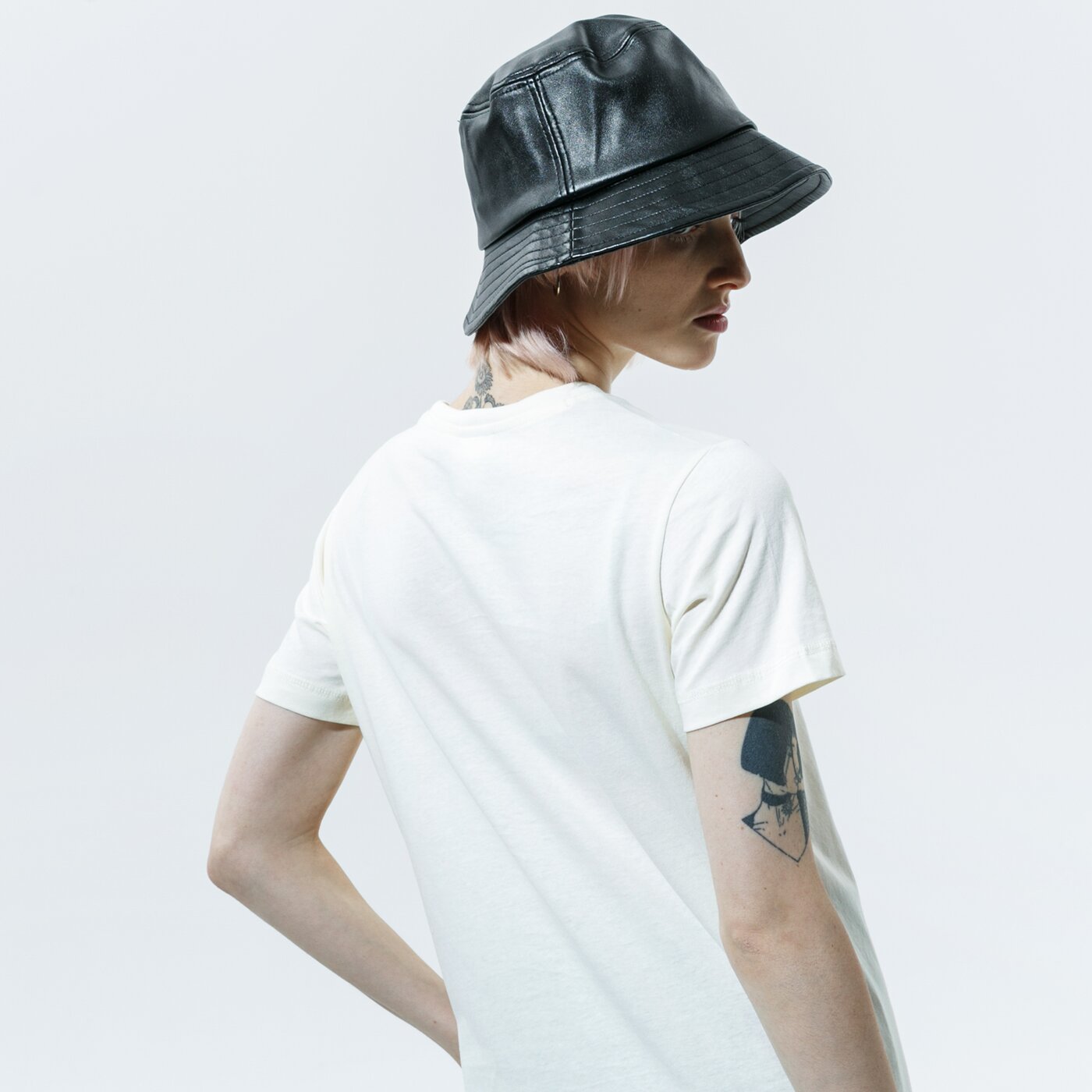 Дамска тениска CHAMPION ТЕНИСКА CREWNECK ТЕНИСКА 113223ww005 цвят бежов