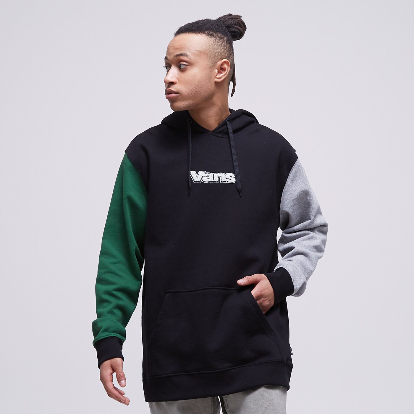 Мъжки суичър VANS СУИТЧЪР С КАЧУЛКА VANS COLORBLOCK PO BLACK vn0007vxbva1 цвят черен