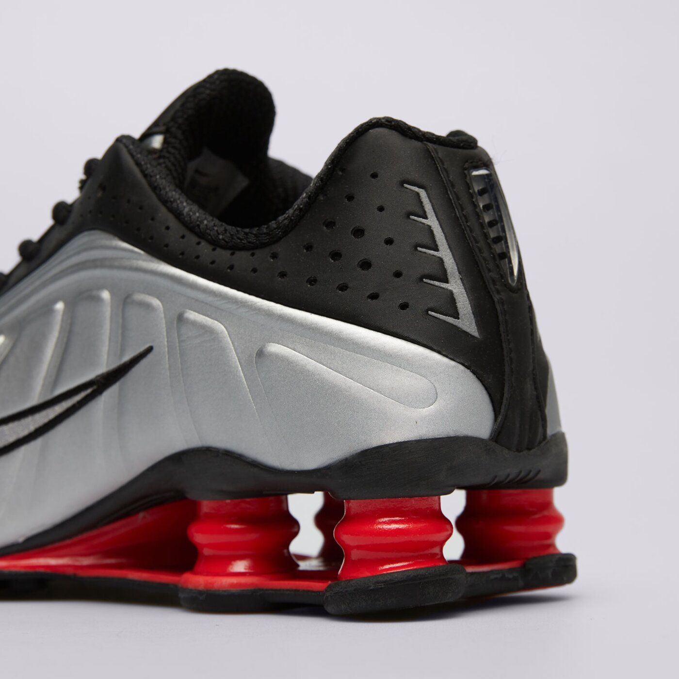 Дамски маратонки NIKE W SHOX R4 ar3565-011 цвят черен