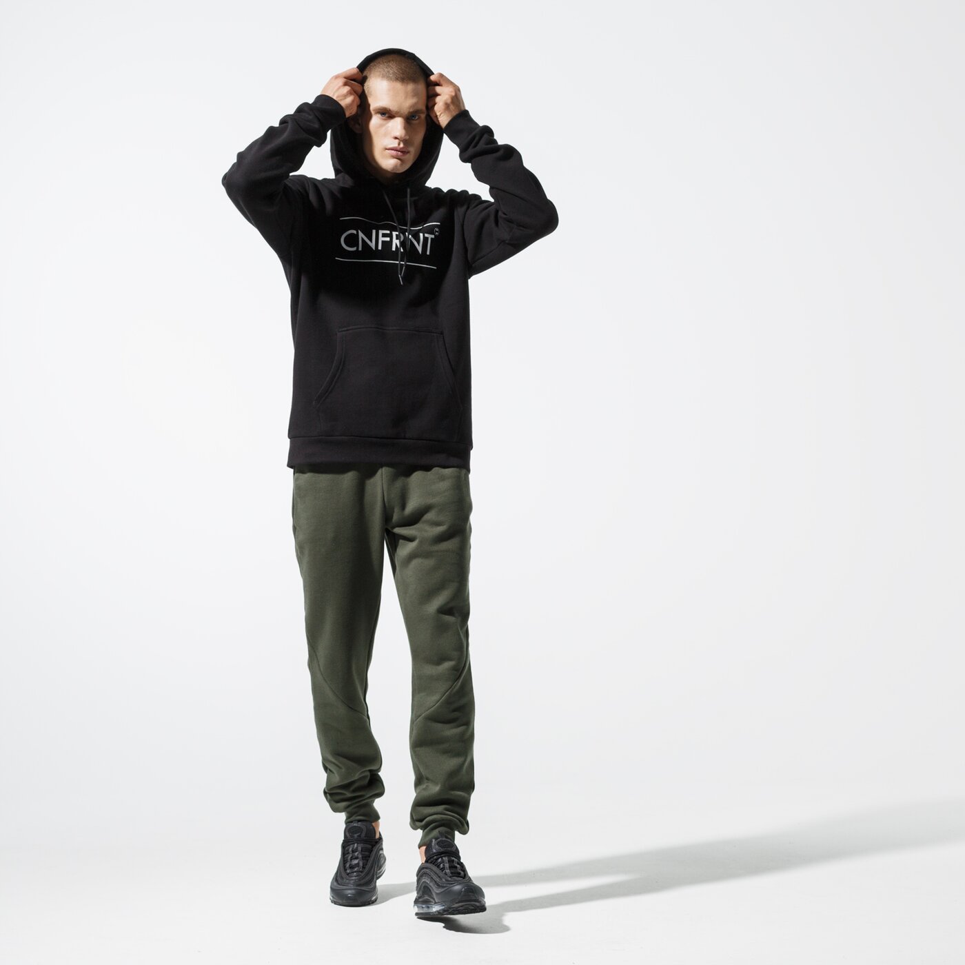 Мъжки суичър CONFRONT СУИТЧЪР ESSENTIAL BLK HOODY  cf39blm38003 цвят черен