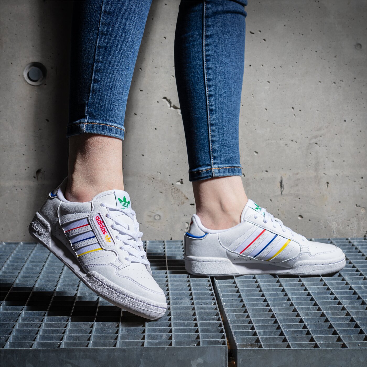 Детски маратонки ADIDAS CONTINENTAL 80 STRIPES J gx9739 цвят бял