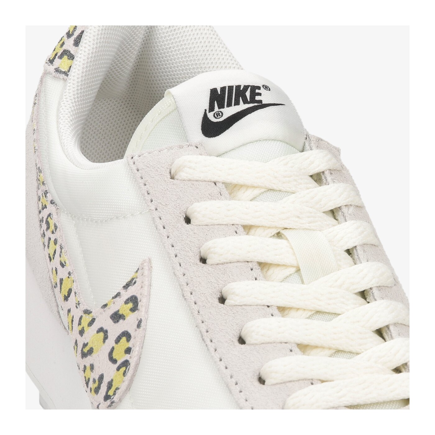 Дамски маратонки NIKE DBREAK SE dm3346-100 цвят бежов