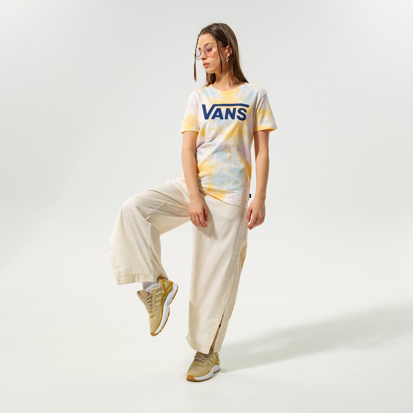 Дамска тениска VANS ТЕНИСКА LOGO WASH CREW vn0a7rsbyre1 цвят многоцветен